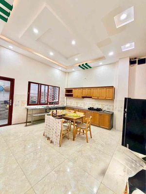 The fire zone house is 5 x 16 meters, 4 floors full of furniture renting 22 million a month