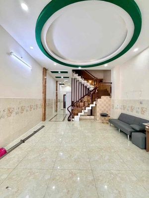 The fire zone house is 5 x 16 meters, 4 floors full of furniture renting 22 million a month