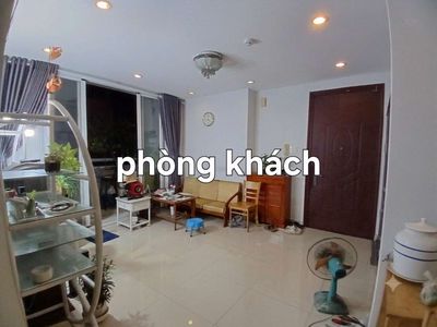 apartment three bedroom-- top floor-- two-sided open-face -- beautiful view.