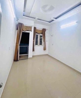 Nice new house, right next to District 1, 1 st 1 st floor, 2 P. Sleep and work. Okay.