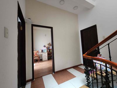 The owner of Huỳnh Văn Bánh rents 4 x14 meters 3 floors for 16 million a month with refrigerators