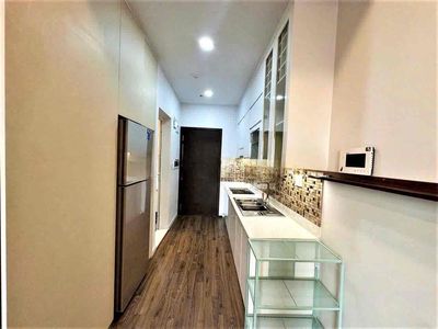 Rent Orchard Parkview into the medical building near the airport. A bathroom.