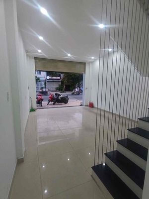 Rent a three-story house in front of Trường Thọ.