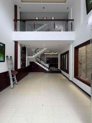 Bùi Quang Là five bedrooms. Five bedrooms.