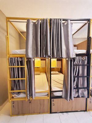 Curl the senior dorm bed between the heart of the 10th. toxy