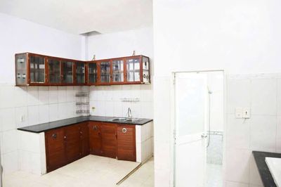 Rent the county quarter 4 0129 million. Four bedrooms - two toilets. In front of the road.