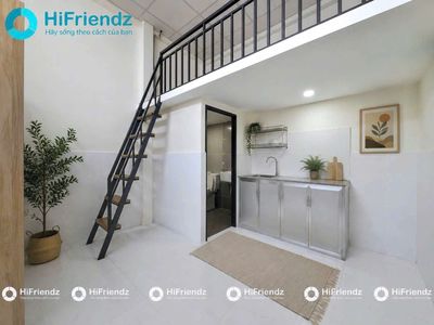 The low-priced suite is at the Bình Thạnh center near the universities.