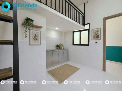 The low-priced suite is at the Bình Thạnh center near the universities.