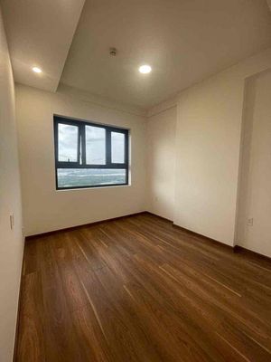 Two bedrooms, two toilets, super good. Ten P to rich.