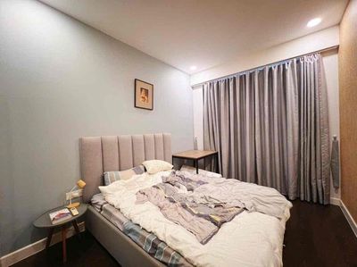Rent a Botanica Premier apartment. Three bedrooms. Two-foot-two toilets near the park.