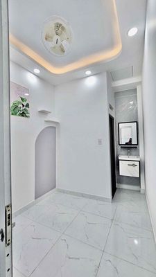 Rent for 1225 Phạm Thế Hiển District 5th. - A little face.