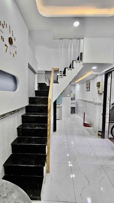 Rent for 1225 Phạm Thế Hiển District 5th. - A little face.