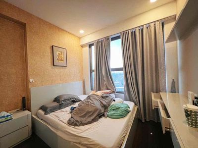 Rent Botanica Premier three bedrooms. Two toilets in right near the I.A.