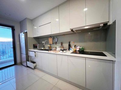 Rent Botanica Premier three bedrooms. Two toilets in right near the I.A.