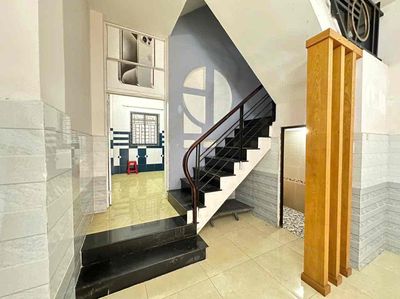 3 floors (4 x10 M) Tân Sơn Nhì 4 bedrooms 3 with an alley