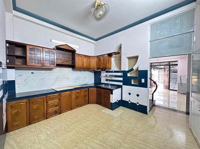 3 floors (4 x10 M) Tân Sơn Nhì 4 bedrooms 3 with an alley