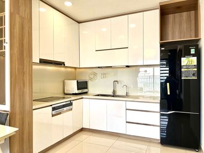 The apartment is clear. Two bedrooms. Two The Sun Avenue toilets. Super nice place to live.