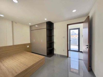 6 meters Phú Thọ Hoà, 3 panels, 4 x 18 meters, 4 rooms, 4 toilets