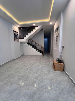 To rent Tân Sơn Nhì-- 13 trieu-three bedrooms -- new furniture.