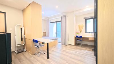 The new apartment is 100 percent, bancong, high-end furniture at Huỳnh Văn Bánh.