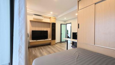 The new apartment is 100 percent, bancong, high-end furniture at Huỳnh Văn Bánh.