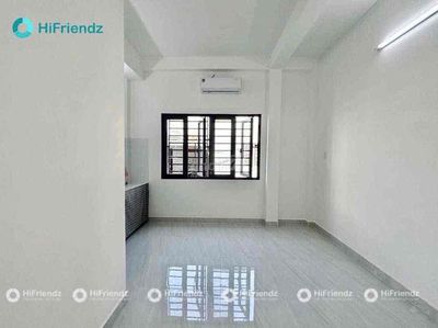 The window studio is empty near the cheap commercial university