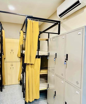 The dorm, the way from the transportation college, the University of hutech, is only 200 M -- the price of shock 1.