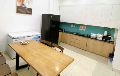 The dorm, the way from the transportation college, the University of hutech, is only 200 M -- the price of shock 1.