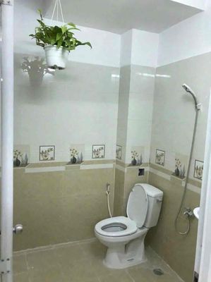 The 4th floor of 20 M has 3 bedrooms. Two alley toilets. Quang Trung.710.
