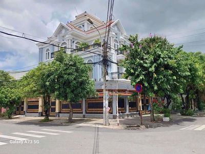 Rent a villa around a 12-foot missile area.