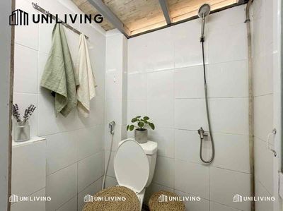 Rent the motel with air conditioning and elevators in the student district.