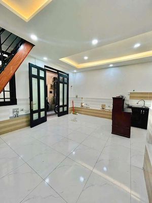Rent a house. One floor. Two bedrooms. Six by five meters. Hẻm 380 Lê Văn Lương.