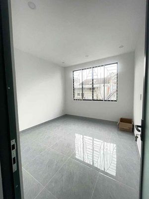 The original building, three bedrooms, the car, Lê Văn Lương.