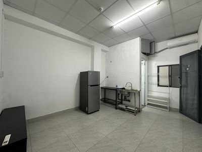 The basic interior studio, which is made up of two to three people, near the University of umt.