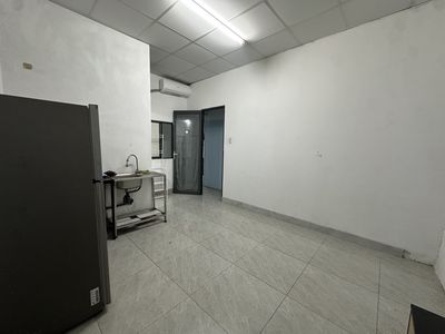 The basic interior studio, which is made up of two to three people, near the University of umt.