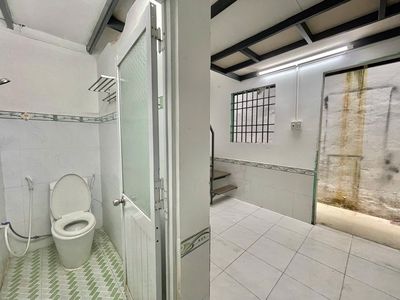 The upper guard room has a balcony right in the center of Gò Vấp near vlu, ih, gdu