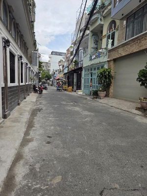Cheap house! 6 meters Thoại Ngọc Hầu, 4 x 16 meters, one floor, 2 bedrooms, over.