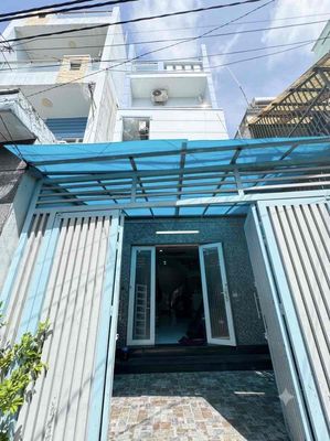 Renting the entire Bình Thới street - 11– right around the circle.