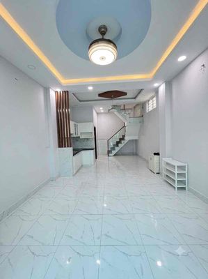 Renting the entire Bình Thới street - 11– right around the circle.