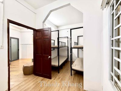 Renting the Guardian a four-way-four-car bathroom through the University of Economics.