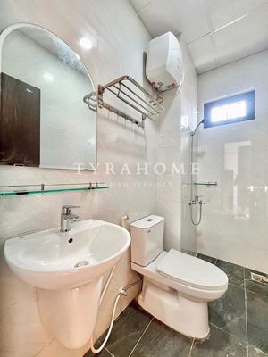 The elevatorhouse for the Super Security Day Shower Full Seven.