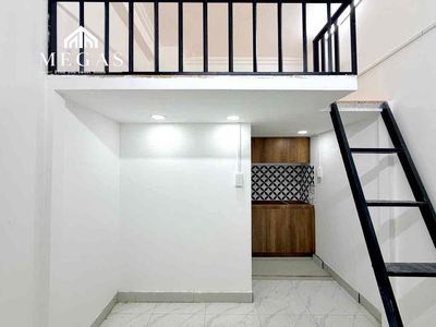 The new boarding room built a good price on the famous Lê Văn Sỹ bridge.