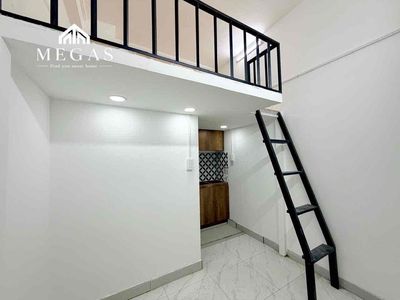 The new boarding room built a good price on the famous Lê Văn Sỹ bridge.