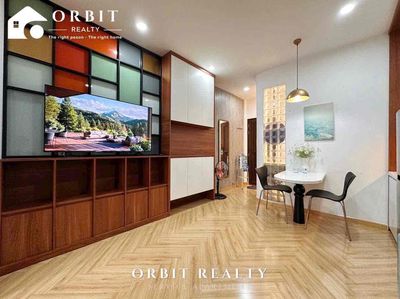 Rent the apartment. A full interior bedroom at the latest airport.