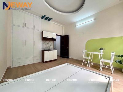 The balcony studio is full of cheap interiors on the new state-of-the-art road.