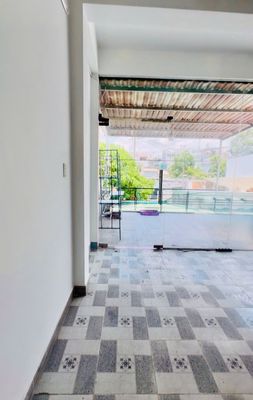 Rent a cash house. Two floors, three bedrooms, 66 Bùi Quang Là.