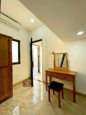 It's the owner who rents the walk room hutech, full interior elevator building