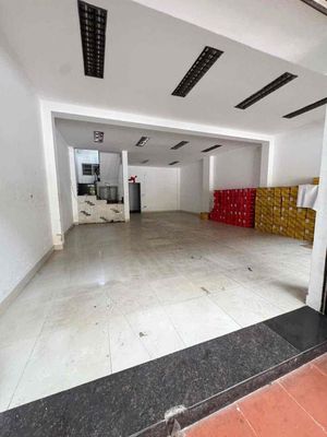 Rent a 4th grade house with a suspended room. A số 47 toilet.