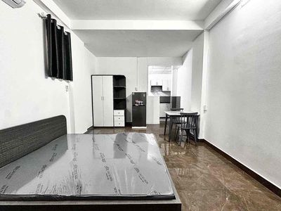 Rent the sky window studio to separate the full interior kitchen in District 5.