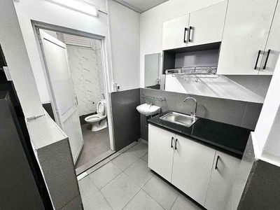 Rent the sky window studio to separate the full interior kitchen in District 5.